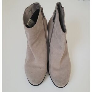 Blondo Impermeable Waterproof Chunky Sole Boot in Beige Size 9.5